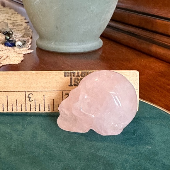 Rose Quartz skull. - Picture 6 of 7